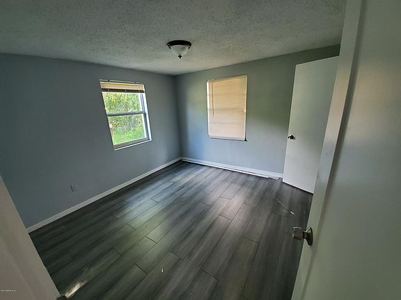 5th image of 1820 W 45th St