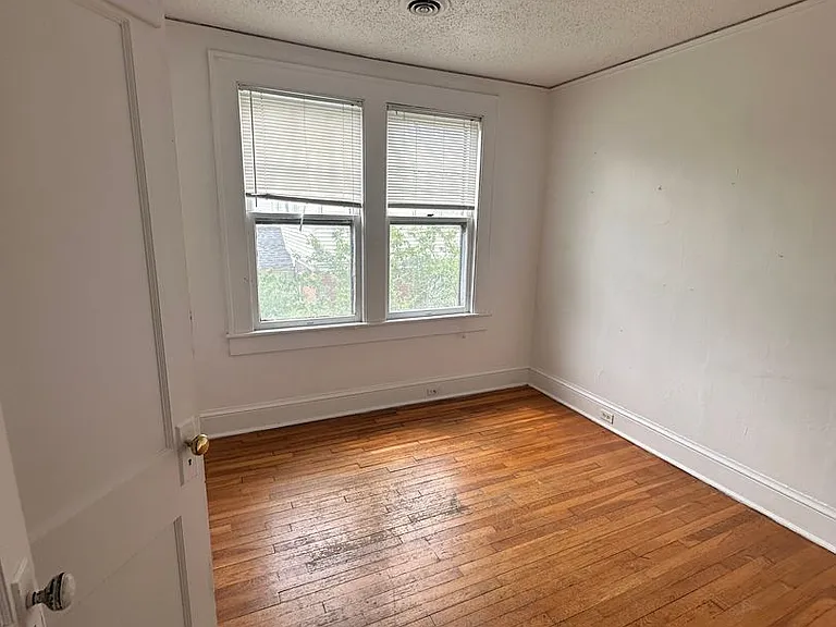 527 Maryland Ave — Photo 10