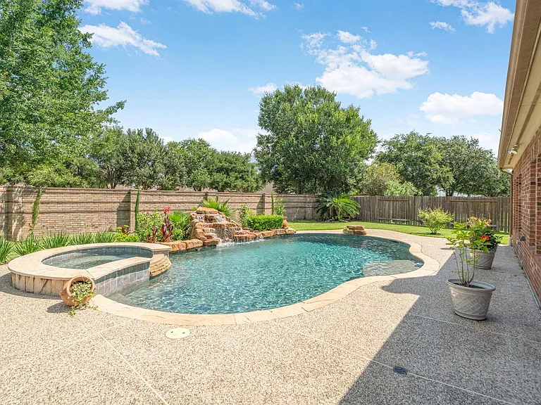 25210 Doves Gate Ct — Photo 40