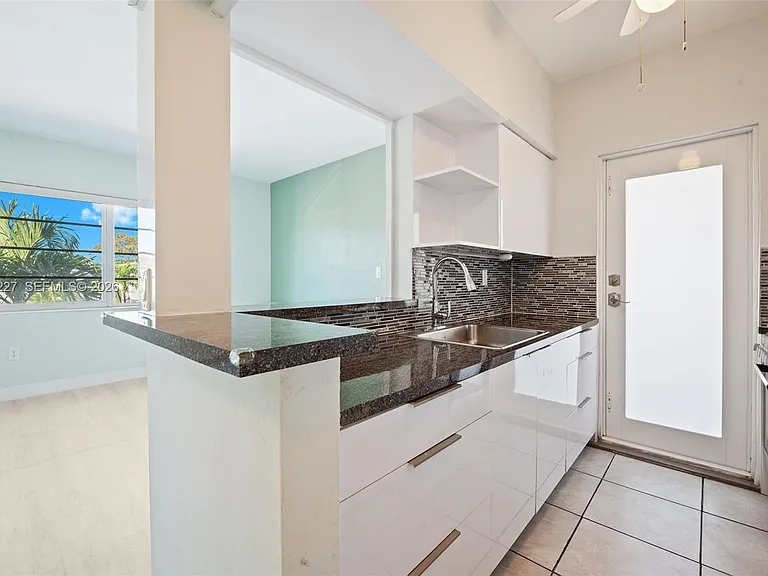 7315 Byron Ave #10 — Photo 11