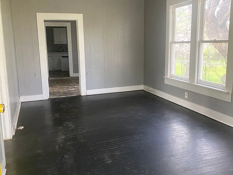 2222 Carleton St — Photo 3