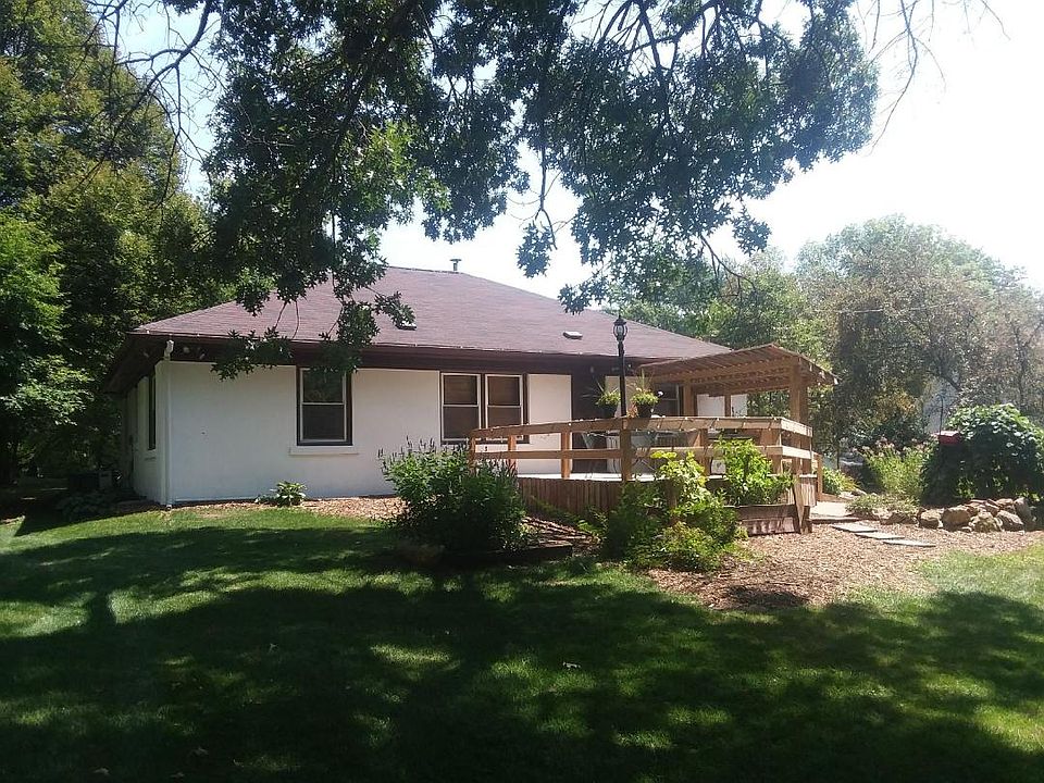 2nd image of 906 N 11th St