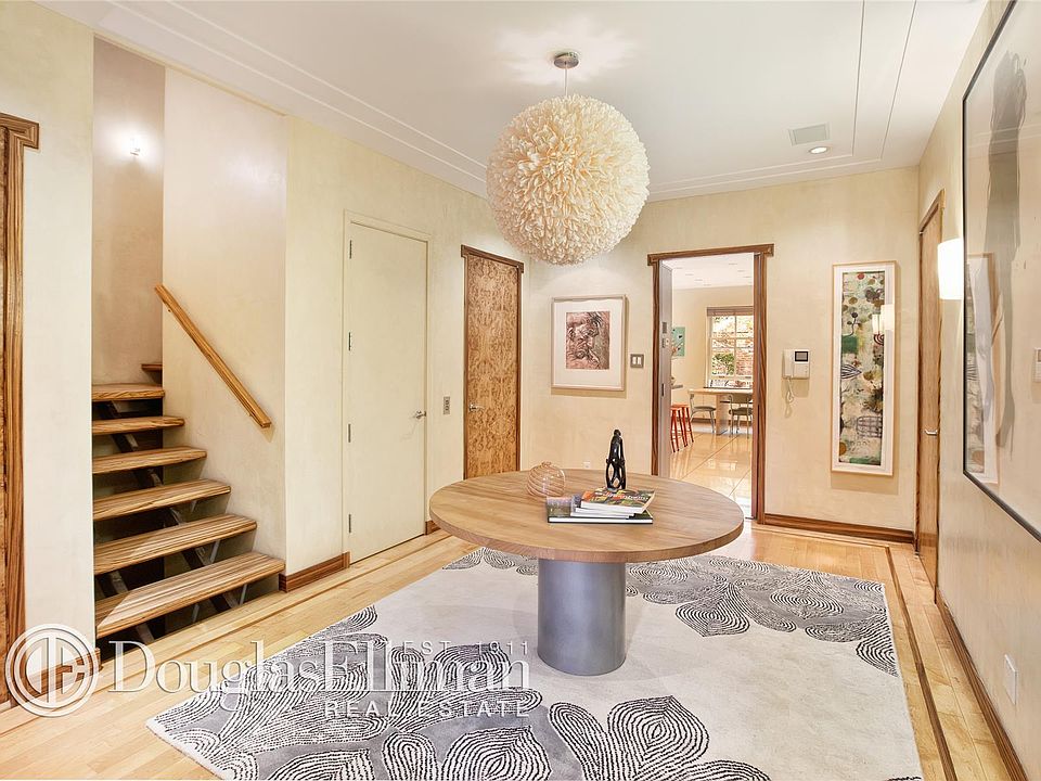 1st image of 208-210 E 18th St