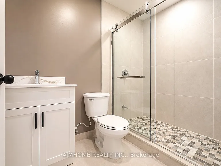 15 Waddington Cres #2 — Photo 12