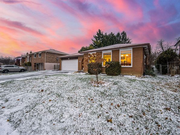 17 Meadowland Gate, Brampton, ON L6W 3N8