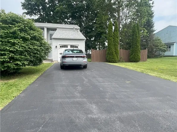 8499 Fathom Dr, Baldwinsville, NY 13027
