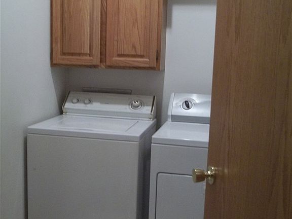 3rd image of 2435 Potters Ct