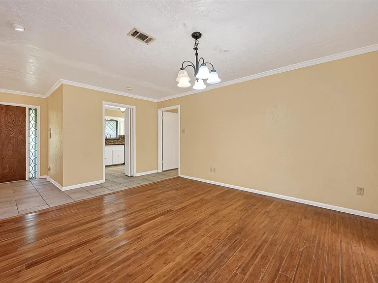 1701 Mistletoe Ln — Photo 18