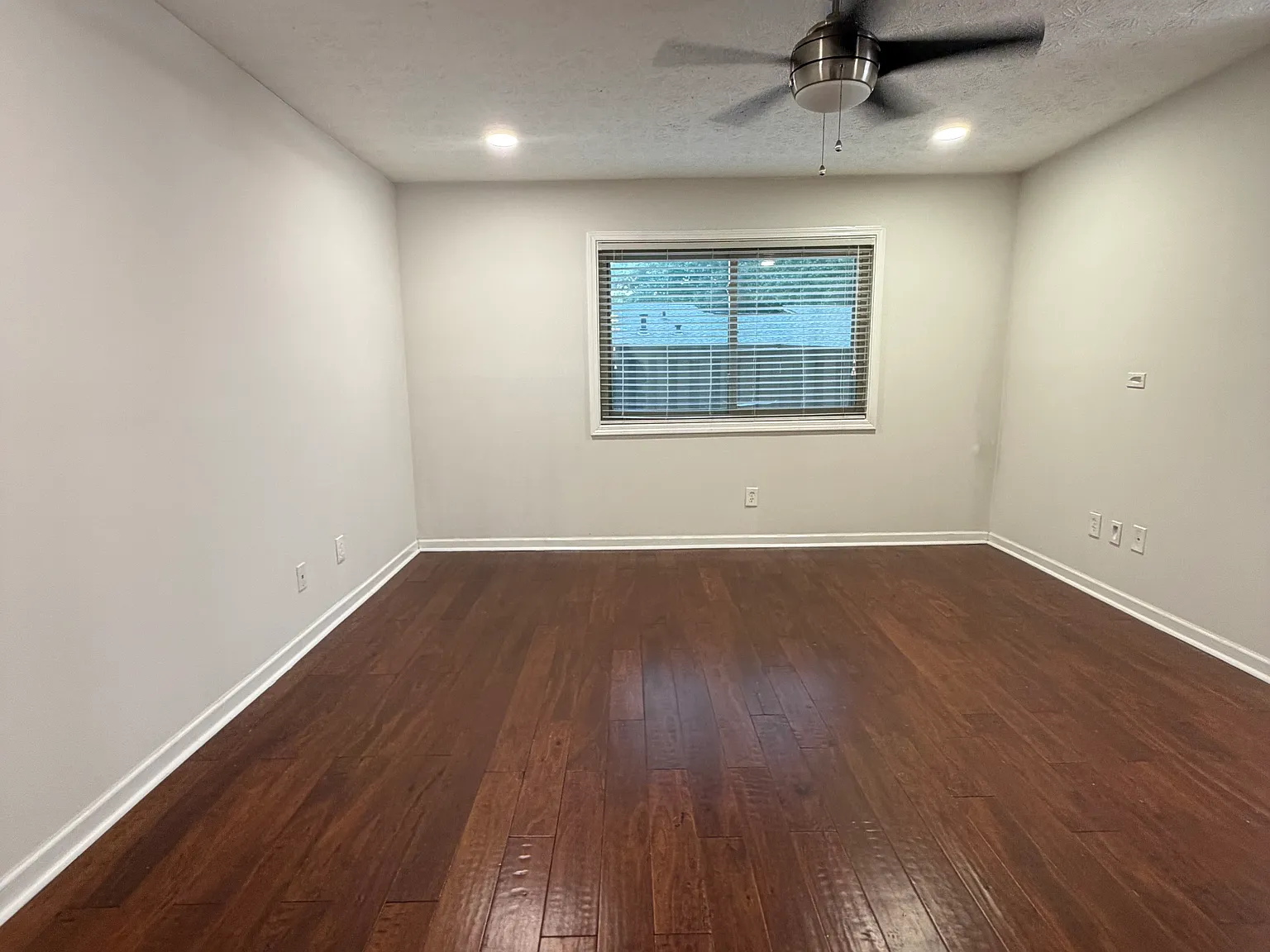 3 bed, 1624 sqft, $2,350 — Photo 2