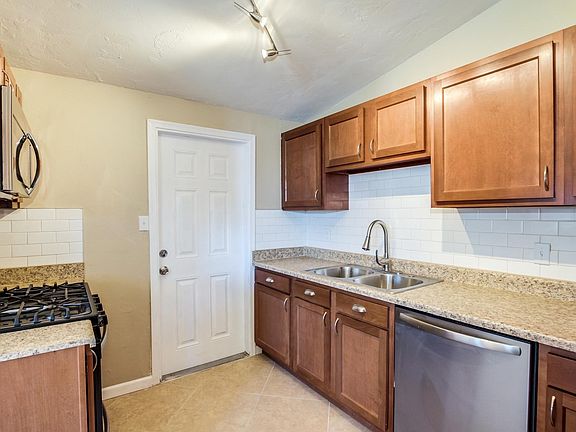 5th image of 2535 S Treat Ave