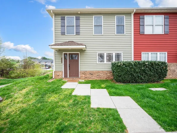 1066 Commonwealth Cir, Forest, VA 24551