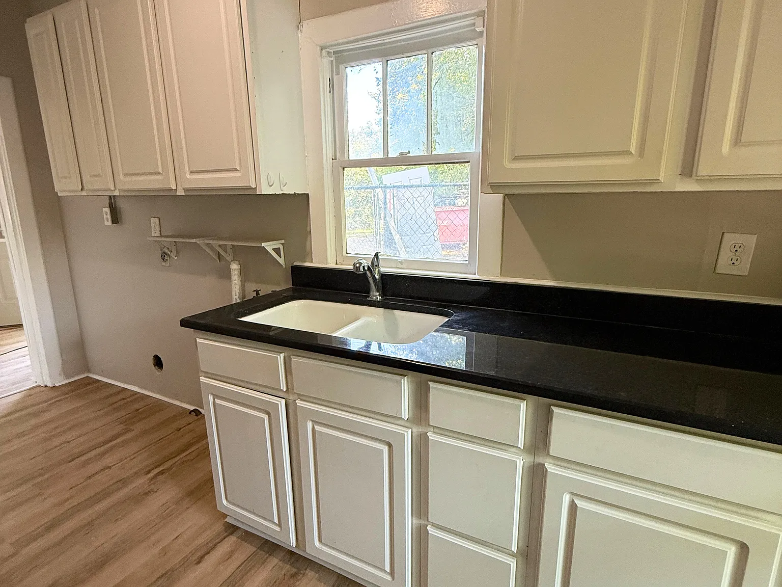 733 Gracey Ave — Photo 4