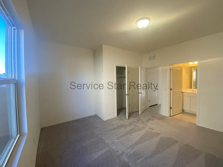 2402 E Alonso Dr — Photo 8