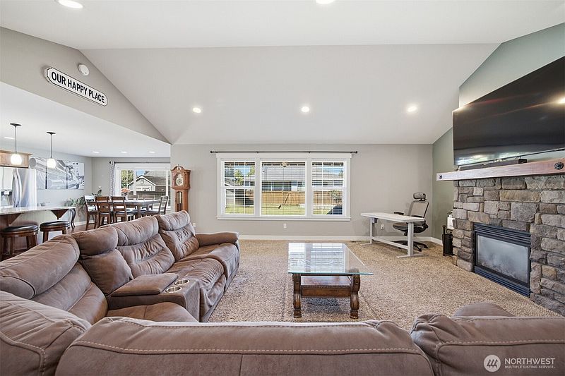 4th image of 803 Mapleridge Drive