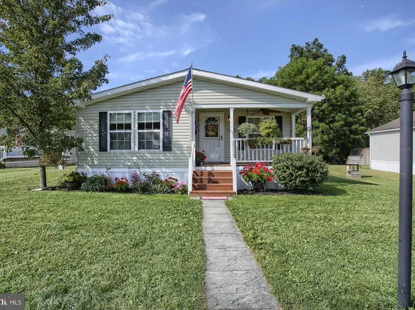 18 Meadowview Dr, New Bloomfield, PA 17068