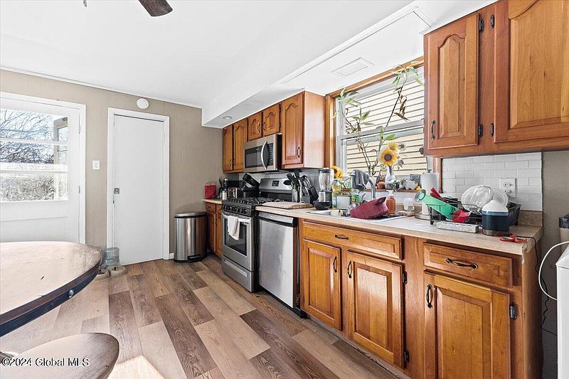 4th image of 35 William Street