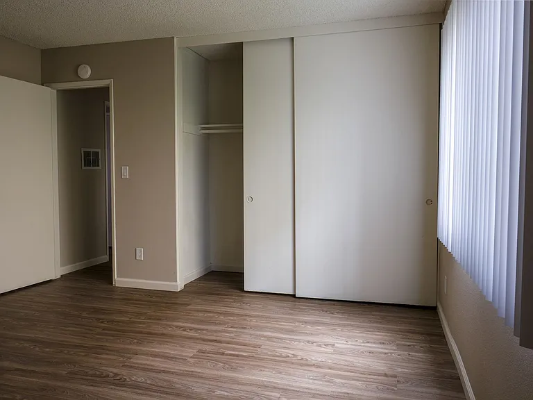 Tustin Villas — Photo 8