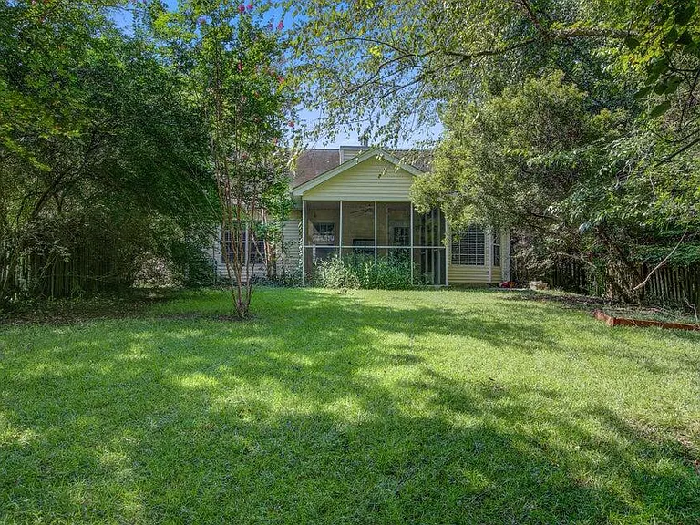 524 Beverly Dr — Photo 36