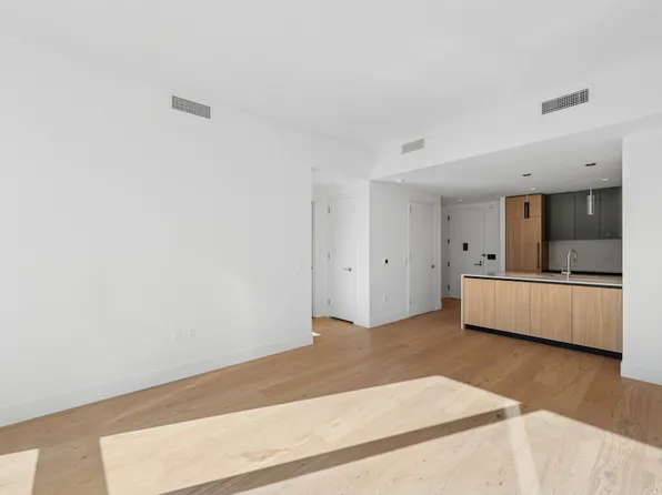 312 West 43rd Street image 4 of 14