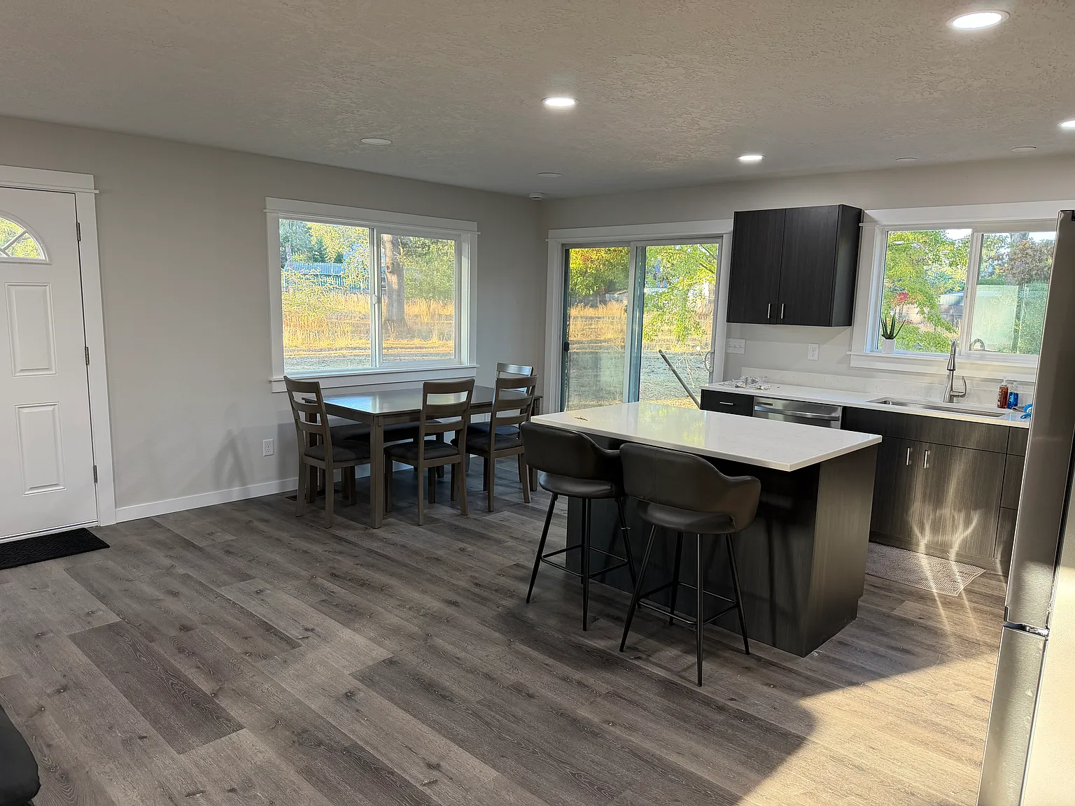 2 bed, 1200 sqft, $2,000 — Photo 4