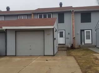 197 Oakwood Ln, Bloomingdale, IL 60108