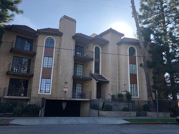 2nd image of 18600 Clark St Unit 301