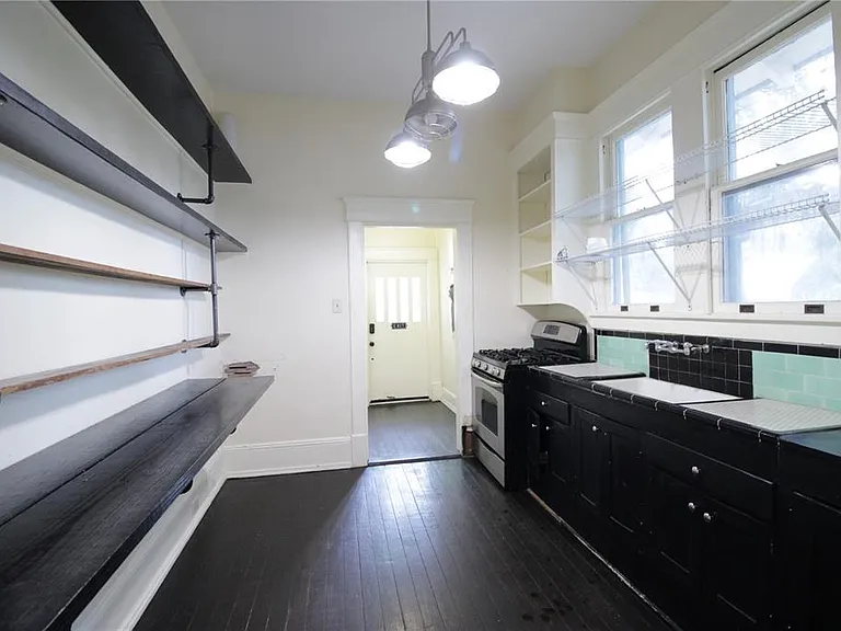834 E University Ave — Photo 8