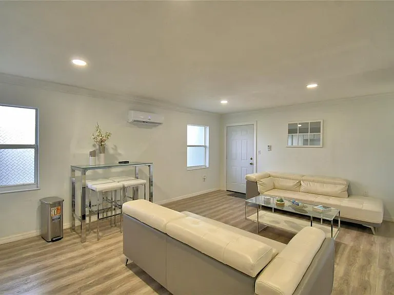 2405 Roslyn Ln #C — Photo 9