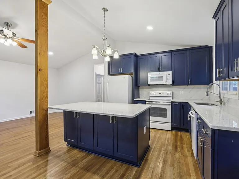 2056A Abby Ln NE — Photo 14
