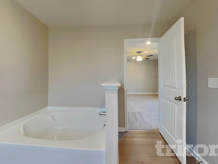 260 Chedworth Dr — Photo 11