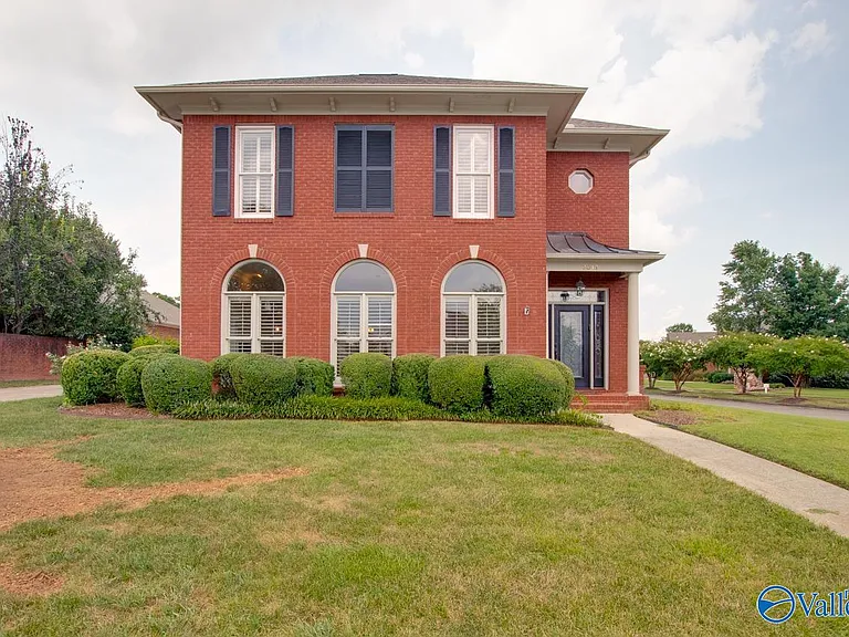 3017 Brunswick Cir SE — Photo 1