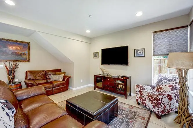 4 bed, 2417 sqft, $4,250 — Photo 1