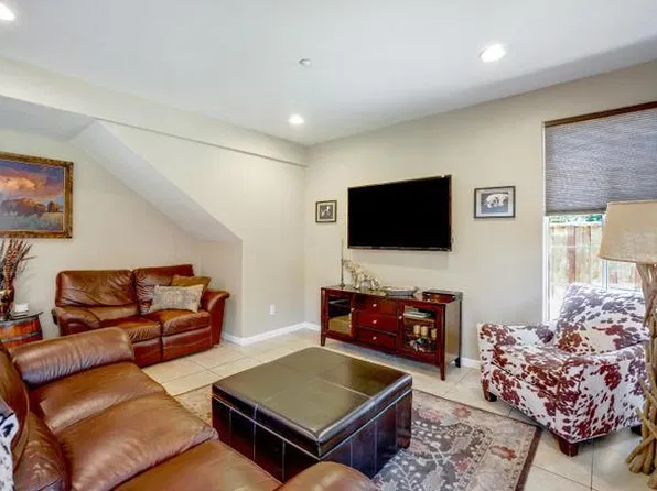 17641 River Run Rd, Salinas, CA 93908