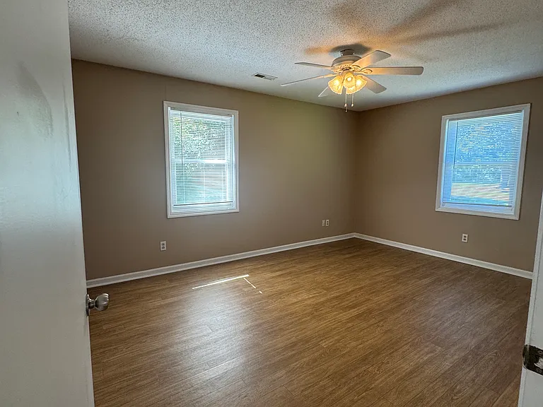 108 Laurel Ct — Photo 15