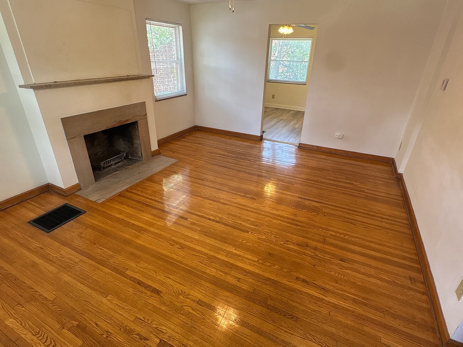 2 bed, 1050 sqft, $1,495 — Photo 2