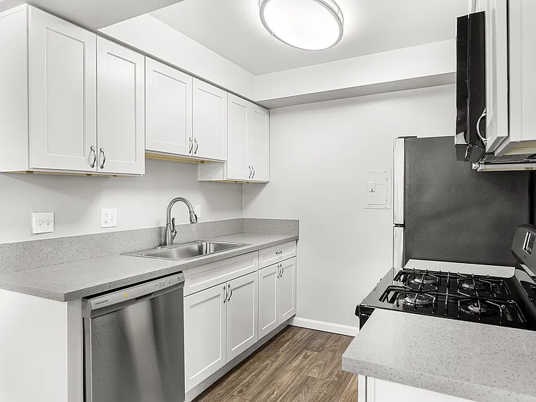 Imperial Place Apartments — Photo 12