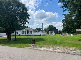 33 Adams St, Chocowinity, NC 27817