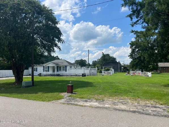 33 Adams Street, Chocowinity, NC 27817