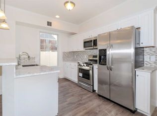 7 Nathan Hale Dr APT E, Huntington, NY 11743