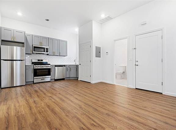 3rd image of 33 Stagg St APT 3