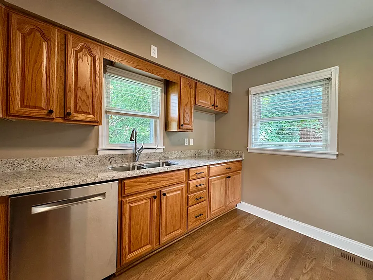 2564 Millbrook Dr — Photo 14