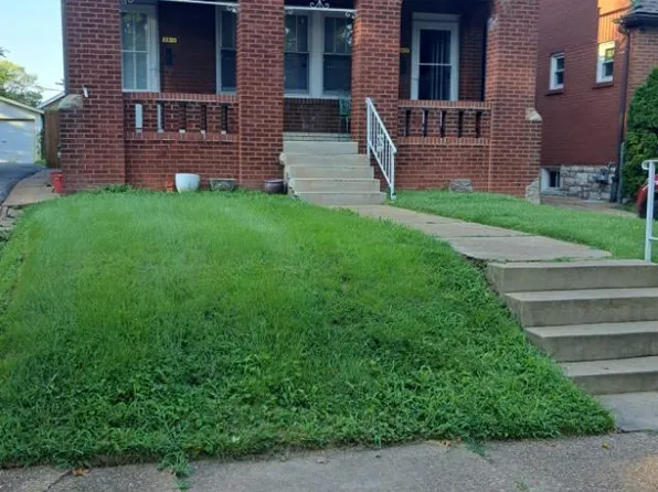3911 Dover Pl, Saint Louis, MO 63116