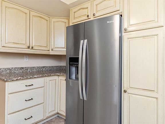 5th image of 1759 NE 39th Court #1305
