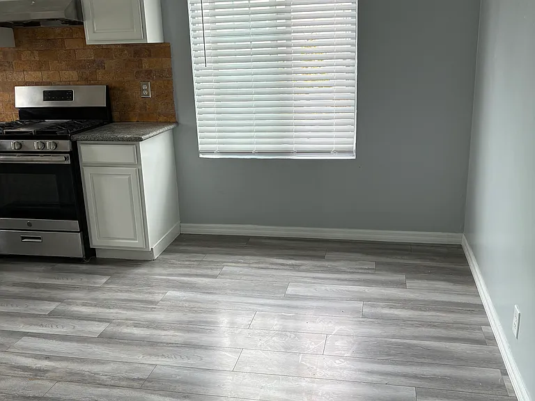 1052 Justin Ave #4 — Photo 8
