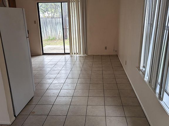 3rd image of 102 Pecan Way APT C