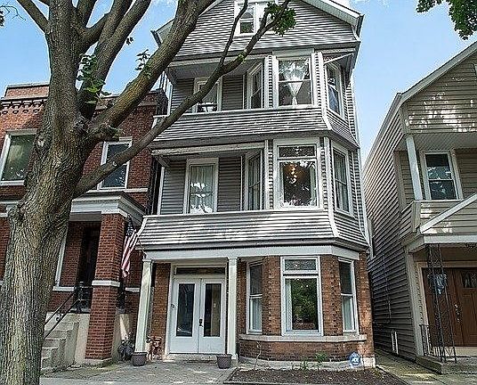 2nd image of 3249 N Hoyne Ave