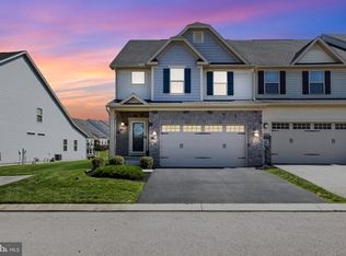 1202 Fieldbrook Cir #20, York, PA 17403