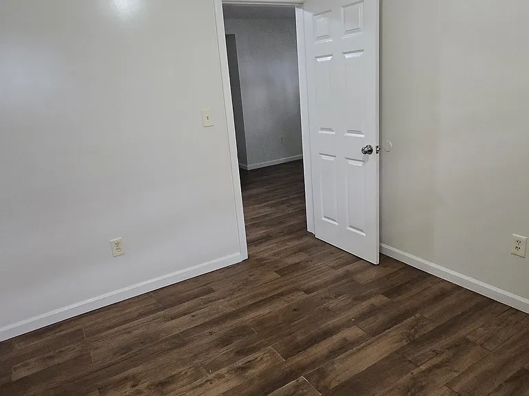 161 W Kingsbridge Rd — Photo 11