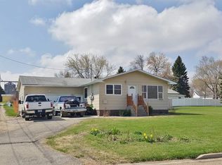 128 3rd St NE, Rugby, ND 58368