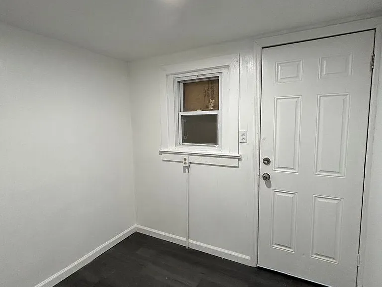 739 Beatty St — Photo 3